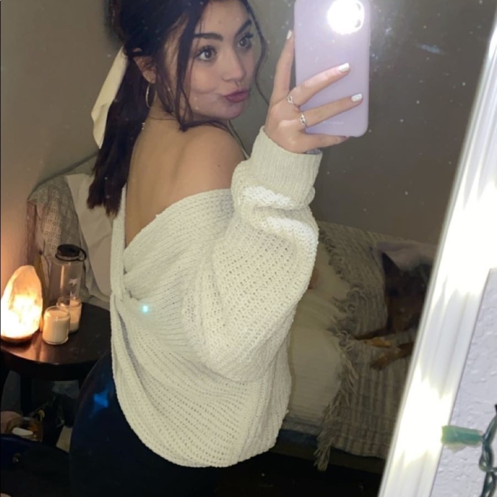 Knit, backless sweater!